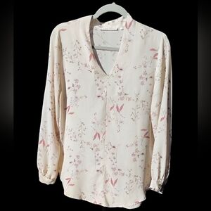 Violet & Claire Cream and Mauve Floral Top Sz M